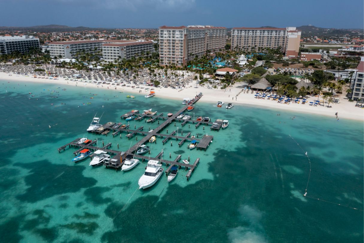 Marriott’s Aruba Surf Club beach